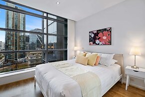 Central 2-bed Apartment With Parking,