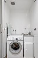 Central 2-bed Apartment With Parking,