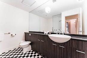 Chic 1-bed in East Melbourne With Gym & Pool