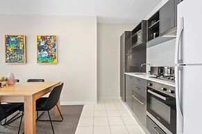 Chic Inner City Convenience, With Secure Parking