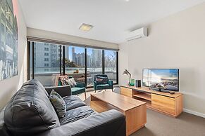 Chic Inner City Convenience, With Secure Parking