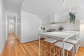 Stylish 2-bed Victorian Terrace in Carlton