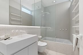 Stylish 2-bed Victorian Terrace in Carlton