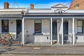 Stylish 2-bed Victorian Terrace in Carlton