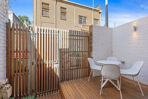 Stylish 2-bed Victorian Terrace in Carlton