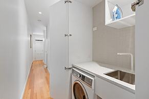Stylish 2-bed Victorian Terrace in Carlton