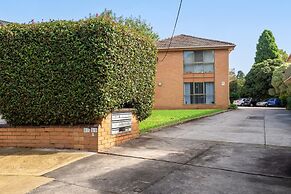 Comfy One-bedroom Unit Between City and Airport