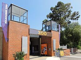 Comfy One-bedroom Unit Between City and Airport