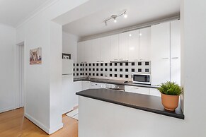 Comfy One-bedroom Unit Between City and Airport