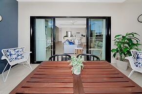 Coastal 2-bed With Parking & Pool by the Ocean
