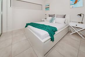 Coastal 2-bed With Parking & Pool by the Ocean
