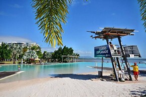 Coastal 2-bed With Parking & Pool by the Ocean