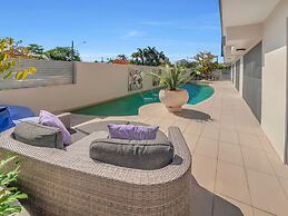 Coastal 2-bed With Parking & Pool by the Ocean