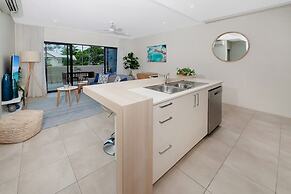 Coastal 2-bed With Parking & Pool by the Ocean