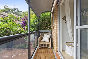 Bright Coastal Townhouse With BBQ & Courtyard