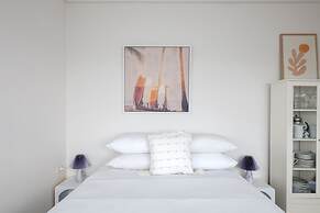 Studio in Elizabeth Bay With Pool & City Views