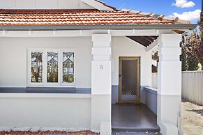 Chic Semi-detached 2-bed Home With Outdoor Dining