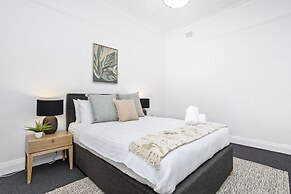 Chic Semi-detached 2-bed Home With Outdoor Dining