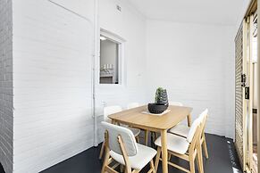 Chic Semi-detached 2-bed Home With Outdoor Dining
