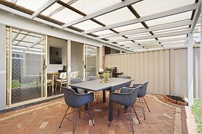Chic Semi-detached 2-bed Home With Outdoor Dining
