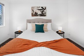 Comfortable 3-bed Retreat Close Parks