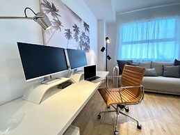 Oceanview Luxury With Dedicated Workspace