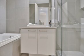 Oceanview Luxury With Dedicated Workspace