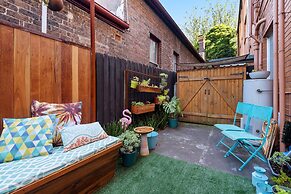 Snug St Kilda Apartment With Private Courtyard