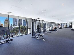 Circle on Cavill Luxe 2-bed With Views & Pool