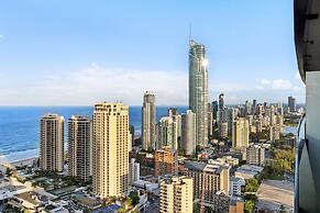 Circle on Cavill Luxe 2-bed With Views & Pool