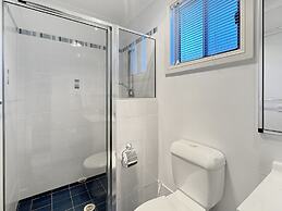 Spacious 4-bed Home 2-min to the Beach
