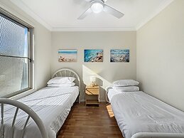 Spacious 4-bed Home 2-min to the Beach