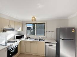Spacious 4-bed Home 2-min to the Beach