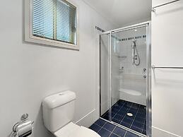Spacious 4-bed Home 2-min to the Beach