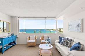 Wake Up to the Ocean: 1-bed With Pool & Views