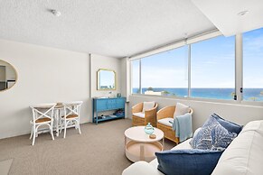 Wake Up to the Ocean: 1-bed With Pool & Views