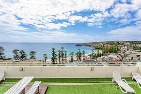 Wake Up to the Ocean: 1-bed With Pool & Views