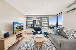 Stylish Arts Precinct Unit With Fabulous Views