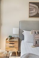 Stylish Arts Precinct Unit With Fabulous Views