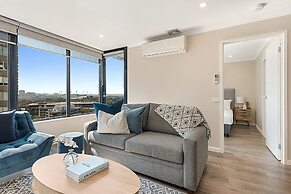Stylish Arts Precinct Unit With Fabulous Views