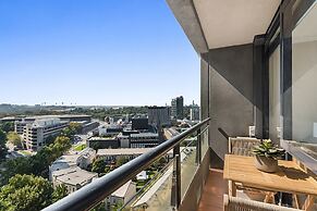 Stylish Arts Precinct Unit With Fabulous Views