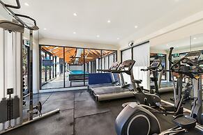 Stylish Arts Precinct Unit With Fabulous Views