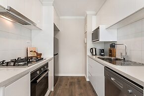 Stylish Arts Precinct Unit With Fabulous Views
