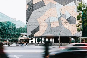 Stylish Arts Precinct Unit With Fabulous Views