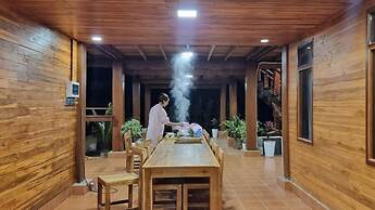 Vangnamthip Meung Feung Hotel
