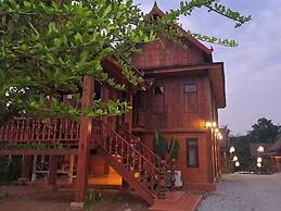 Vangnamthip Meung Feung Hotel
