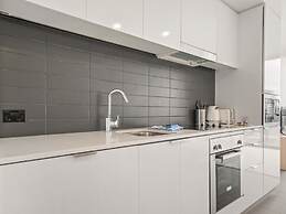 Sunny 2-bed in Valley With Premium Amenities