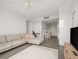 Sunny 2-bed in Valley With Premium Amenities