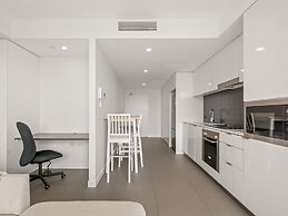 Sunny 2-bed in Valley With Premium Amenities
