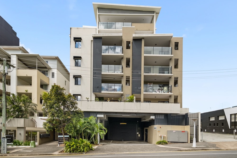 Central South Brisbane Stay With Pool Access